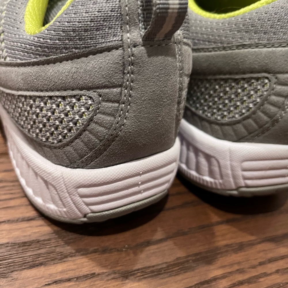 Ortho Feet Coral Knit Sneakers - Size 10W - Picture 5 of 5